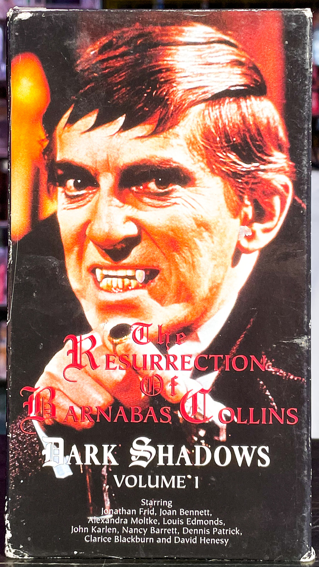 Dark Shadows Vol 1